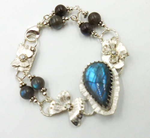 Click to view detail for DKC-2052 Bracelet, Labradorite and Silver Butterflies $330